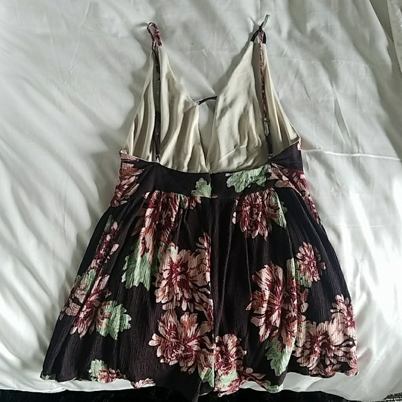 Cute maroon floral romper - Picture 2 of 2